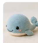 Ballenita celeste tejida al crochet